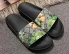 Top Men's and Women's Leather Tofflor Skor Luxury Slide Summer Fashion Wide Flat Slippery Sandaler Slipper Flip Flop Storlek 35-45 Flower Box