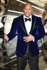 Mörkblå Två Pieces Velvet Mens Passar Peaked Lapel Bröllop Grooms Tuxedos Slim Fit Formell Blazer Red Carpet Celebrity Prom Suit