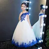 Long Princess Askepott Flower Girl Dresses Off-the-Shoulder golvlängd Bollklänning Blue Kids Pageant-klänningar Nyaste design Custom 267n