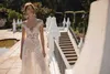 Berta 2019 Кружевные свадебные платья в богемном стиле с v-образным вырезом и аппликациями Пляжные свадебные платья для невесты в стиле бохо Свадебное платье трапециевидной формы Vestidos De Novia