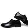 Buty biurowe Czarne Buty męskie Business Sukienka Buty Mężczyźni Oxford Leather Mens Buty Ślubne Prawdziwej Skóry Zapatos de Hombre de Vestir Formalne