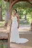 Semplici abiti da sposa a sirena in pizzo bianco e strascico di corte con abiti da sposa con fascia rimovibile