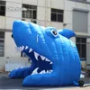 Túnel de mascote animal de mar inflável 5m gigante azul explodir cabeça de tubarão com boca aberta para decoração de entrada