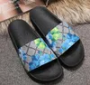 Europ Lyxtofflor Slide Sommarmode Bred Platt Halt Med Tjocka Sandaler Män Kvinnor Designerskor Flip Flops Tofflor 36-45