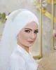 Białe Muzułmańskie welony ślubne 2019 Frezowanie Perły Tulle Hidżab Ślubny dla Arabia Saudyjskich Brides Custom Made Fingerip Długość Welony ślubne