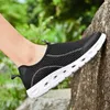 Sapatos de verão caseiros Moda China tênis de corrida Designer Respirável Vadear Mulheres Designer treinadores tênis masculinos marca Made in Slip On