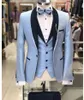 Mode Sky Blue Groom Tuxedos Black Shawl Lapel Groomsmen Mens Bröllopsklänning Fashion Man Jacka Blazer 3piece Suit (Jacka + Byxor + Vest + Tie) 80