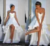 2023 Arabe Une Ligne Robes De Mariée Chérie Satin Sans Manches Vintage Ceintures Ruché Sexy Dos Ouvert Haute Basse Longueur Simple Formelle Robes De Mariée