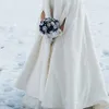 Caldo rivestimento in pelliccia sintetica Mantello da sposa invernale Splendidi mantelli da sposa Con cappuccio Avvolgimenti per feste lunghi Giacca Avvolgente bianco/avorio