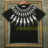 أوروبا الصيفية Mens Terts مصمم Tshirt الرجال طوق هندسة أبيض طباعة مصممي تي شيرت قصير الأكمام قمم القطن غير القطن غير