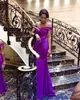 Vestidos de dama de honor de sirena púrpura para bodas Vestidos de noche africanos con hombros descubiertos de talla grande Apliques de encaje Vestido de dama de honor con cuentas