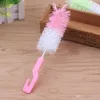 Brosse de nettoyage de bouteille de lait pour bébé de qualité alimentaire en gros avec crochet mélange de couleurs pratique mamelon alimentation eau Tee tasse brosse DH0449