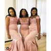 Pearl Pink African Mermaid Bridesmaid платья для платьев для свадьбы для свадьбы Гостевое платье с плеча атласных кружева Смешанные стили Формальная горничная платья