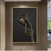Mano di donna nera con gioielli in oro Dipinti su tela da parete su poster e stampe da parete Stampe pop art Decorazione da parete