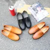 24 stilar äkta läder lyxdesigner casual skor spets-up eller slip-on mäns kostym sko klänning skor tröst andetag kör bil skor