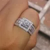 メンズの結婚式のリングファッションシルバー宝石の婚約リングのための模擬ダイヤモンドリングジュエリー