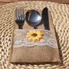 Natuurlijke jute Silverware servethouders met rustieke zonnebloem en kanten dekking, bestekzak voor vintage bruiloft tafel decor of douche LX9449