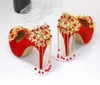 زائد الحجم 33 34 إلى 40 41 42 أحمر الذهب زهرة سلسلة أحذية الزفاف الفاخرة عالية الكعب أحذية النساء مصمم