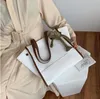 Tasarımcı çanta ünlü klasik çanta omuz çantaları kova çanta kadın crossbody çanta lüks tote debriyaj omuz çanta z4