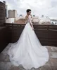 Incroyable plage robes de mariée en dentelle avec train détachable pure bateau cou une ligne manches longues robes de mariée boutons dos robe de mari￩e