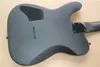 Guitare électrique à corps noir mat avec pickguard noir, touche en palissandre, offre personnalisée.