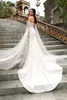 Fabulous Mermaid Lace Wedding Dresses Halter Neck Beaded Long Sleeves Bridal Gowns Sweep Train Satin robes de mariée