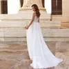 Abiti da sposa da spiaggia con spacco bohémien sulla coscia, applicazioni a collo alto con abiti in chiffon con perline, abiti da sposa su misura