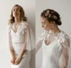 2019 Elegant Mermaid Bröllopsklänning med Wraps Billiga Bohemian Bridal Gown Plus Storlek Satin Appliques Kvinnor Klänning