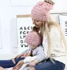 2 sztuk / zestaw mama i dziecięcy dzianie kapelusz z wełny dziecka rodziny pasujące kapelusz zima ciepła czapka Pompom Bobble Beanie kapelusze