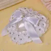 ラインストーンポリエステルバラのハート型のリングボックスの結婚式の用品リング枕の結婚式の付属品のロマンチックな白いリングの枕