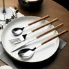 Varmt trähandtag Rostfritt stål Kniv och gaffel Spoon Western Mat Kniv och Gaffel Kaffeskedar Present Dinnerware T2i5918