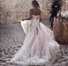 Vår 2020 Underbara Bohemian Bröllopsklänningar med 3D Floral Appliques Sweetheart Illusion Bodice Flödande Tulle Beach Bridal Marriage Dress