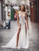 Spaghetti bretelles Boho robes De mariée avec cuisse haute fentes 2020 dentelle appliques plage robes De mariée Sexy Robe De Mariee