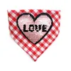 Nieuw Pet Valentine Sjaal Lip Print Dog Bib Love Pet Grid Handdoek Geschenken voor Pet Plaid Print