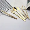 NOUVEAU 8 PCS / LOT PORTABLE MANGEUR PRAIRE DISTRICE POULLE SETTURE CALPYSION SECTURATIQUE COUBLE COUTEIL SPOON NETTOYAGE PAILLES PAILLES COURVEURS 6064