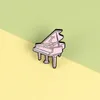 Pink Piano Enamel Pins Elegante Jogando Agradável Música Broches Dos Desenhos Animados Lapela Pin Badge Roupas Mochila Jóias Piano Lover Presente