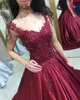 Luksusowa plama Burgundia Prom Dresses Długie Sexy V Neck Koronki Frezowanie Saudyjskie Arabskie Satynowe Prom Suknie Formalna Wieczorna sukienka dla kobiet