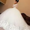 Luxury Ball Gown Bröllopsklänningar 2018 Vintage Lace Appliqued Långärmade Brudklänningar Arabiska Klänningar Cutom Made