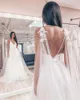 セクシーなスパゲッティストラップチュールスカートトップサテンヴェスティドデノヴィーノースリーブVネックアップリケ背景2020ウェディングドレス花嫁のドレス