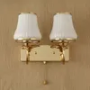 Lampor moderna sovrum sovsida vägglampor Vit Stried Glass Golden Base Corridor Wall Lamp Fixtures Mirror Front Wall Sconces