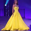 Robes de soirée formelles jaunes chérie sans manches en satin longue 2020 occasion spéciale robes de soirée de bal sans manches dos ouvert fermeture à glissière, plus la taille