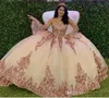 Charro Blush Quinceanera-jurken met roségouden appliqué pailletten vestidos de 15 a￱os Off-shoulder Sweet 16-jurk