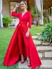 2019 Elegant Red Satin Jumpsuits aftonklänningar golvlängd prom klänning anpassade långa ärmar rygglösa party formell klänning robe de soiree