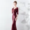 Bourgogne Long Formal Party Dresses med Half Sleeves 2020 Sequins Mermaid V Neck Bridesmaid Dress Vestido de Fiesta Para Boda