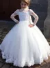 2020 Robes de reconstitution historique pour filles élégantes blanc col haut manches longues appliques en dentelle pour robe de mariée robe de princesse longueur de plancher de première communion