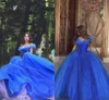 Prom klänningar av axelplattor isblå puffy prinsessa klänningar kväll slitage tulle quinceanera speciella boll kappa kvällsklänningar