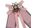 2019 moda unisex mężczyzn kobiety luksusowe broszki designu Pinki złota platowane litera szpilki bratch garnitur sukienki dla mężczyzn kobiety 7835186G