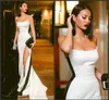 Elegante, schlichte, schlanke Abendkleider aus Satin, erstaunliches trägerloses Weiß mit schwarzen Streifen, hohem Schlitz, Abschlussball-Party-Kleider, individuelles Vestidos de Soiree