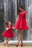 czerwone suknie dla dziewczyn kwiatowych