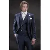 Handsome One Button Groomsmen Peak Smoking dello sposo risvolto Abiti da uomo Matrimonio / Ballo / Cena Best Man Blazer (Giacca + Pantaloni + Cravatta + Gilet) A245